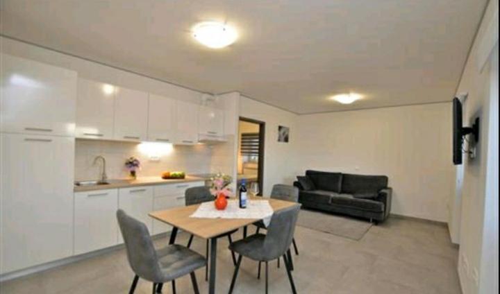 Apartment Bregi**** *